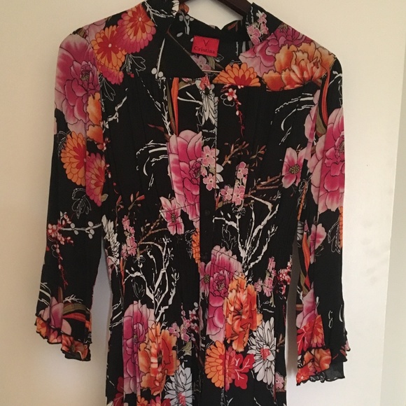 V Christina Blouse w/Cinched Elastic at Waist - Picture 1 of 8